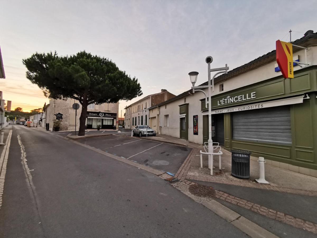 Charmant Appartement Dans Centre Meschers/Gironde Bagian luar foto